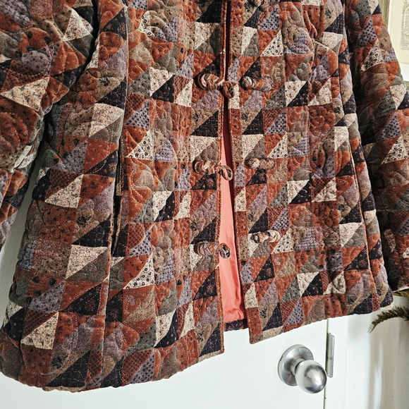 Vintage 90s Velvet Quilted Patchwork Patterned Jacket w/ Frog Closures - Picture 4 of 15
